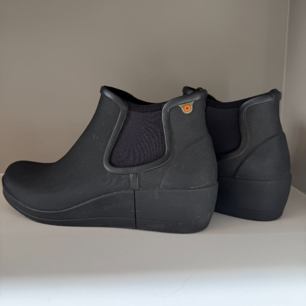 Bogs Women's Vista Wedge Ankle Rainboot Snow Boot, Black, 9